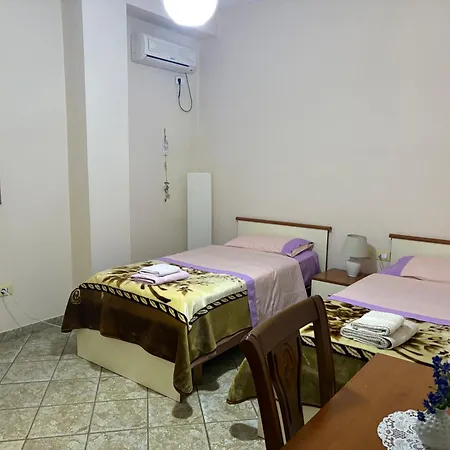 Friends House לינה וארוחת בוקר