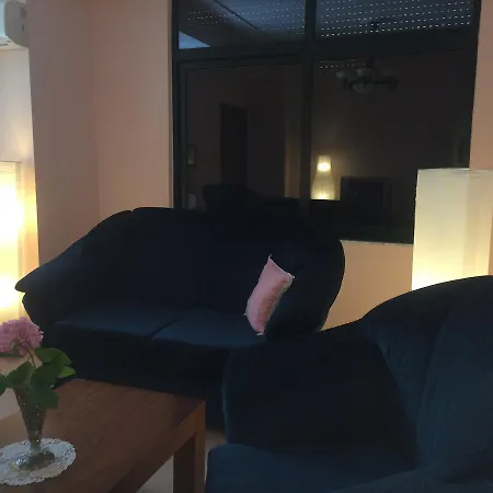 Friends House Nocleg ze śniadaniem Tirana